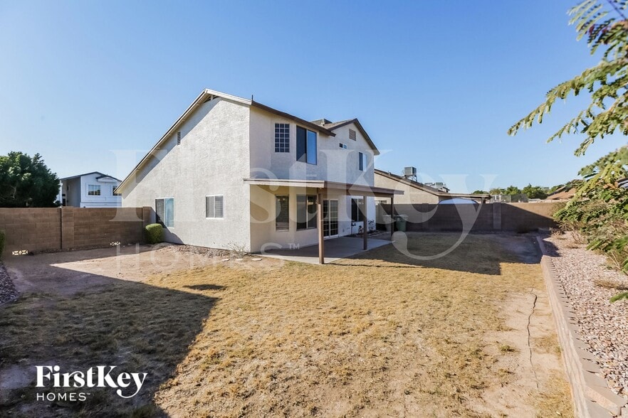 Building Photo - 8736 W Tuckey Ln