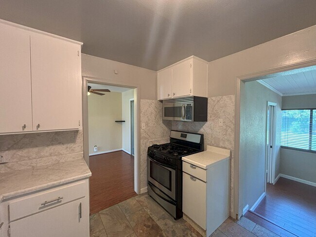 Building Photo - Charming 2 Bedroom House in Sacramento