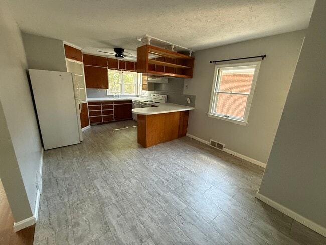 Building Photo - Spacious 2 Bedroom, 2 Bath Home with Bonus Space and a Single Car Garage
