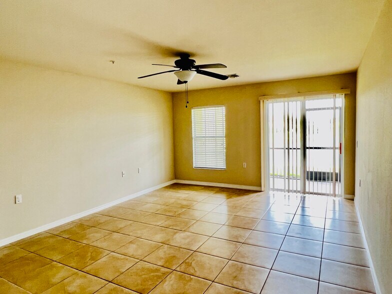 Building Photo - 9093 Gervais Cir