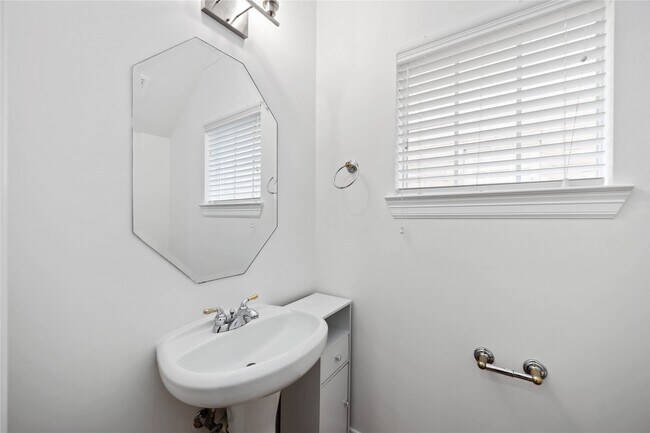 Building Photo - 2827 Briarhurst Park
