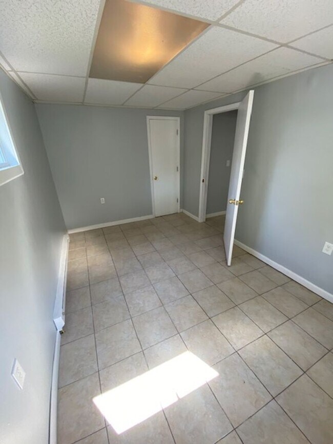 Building Photo - 33 Leland Ave