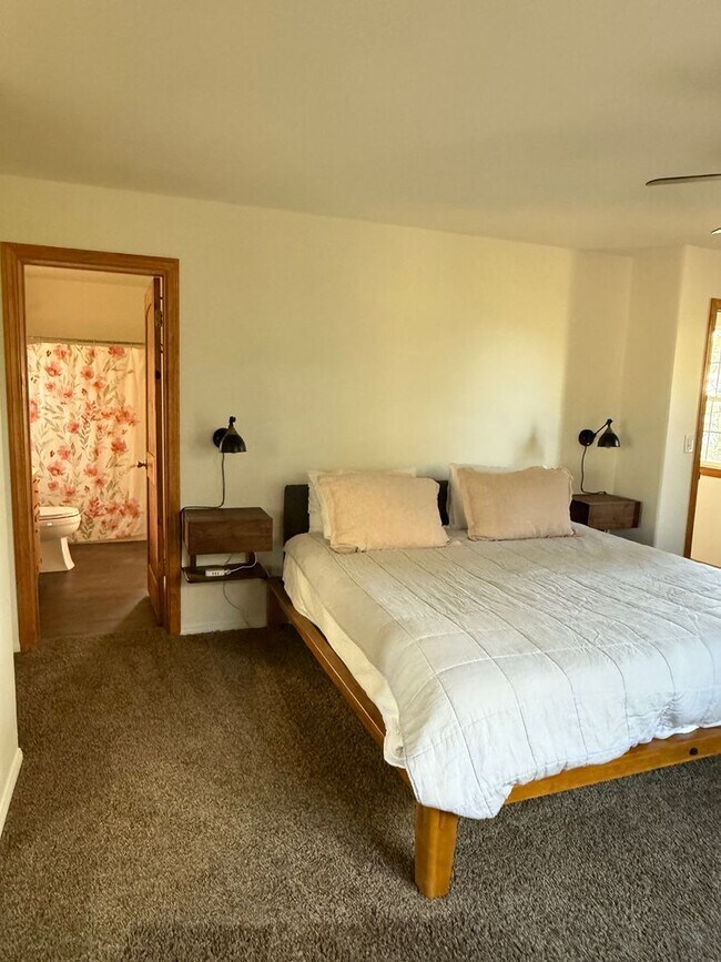 Building Photo - Beautiful Crestline Home - Private & Peaceful