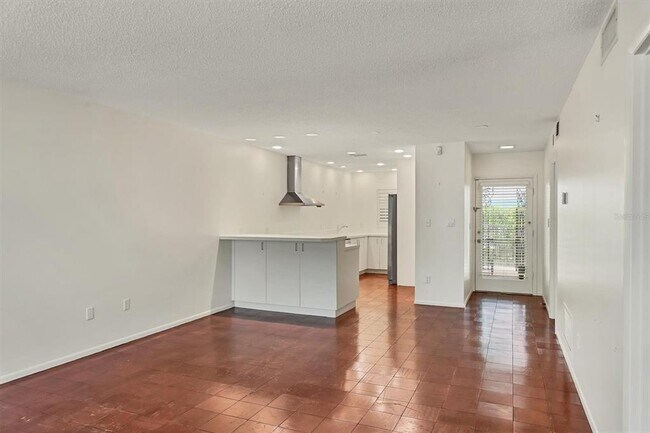 Building Photo - 301 S Gulfstream Ave