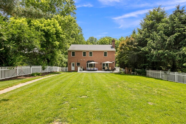 Building Photo - 6916 Seven Locks Rd