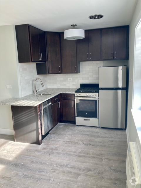Building Photo - 0 bedroom in Chicago IL 60657
