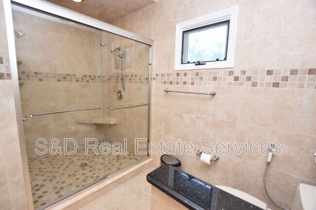 Building Photo - 4745 Highlands Pl Cir