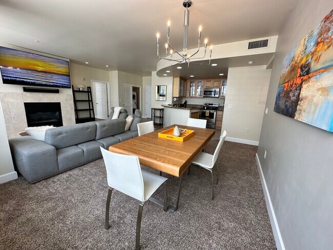 Building Photo - 450 N Arlington Ave