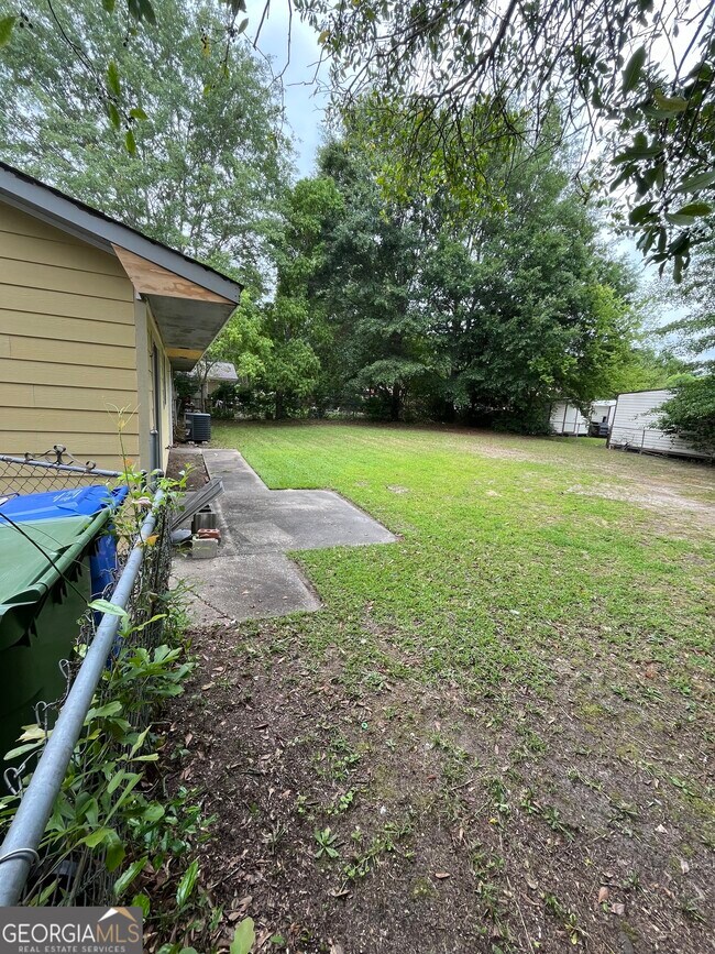 Building Photo - 2220 Mahan Dr