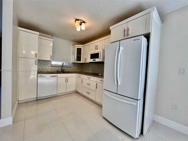Building Photo - 8625 SW 152nd Ave