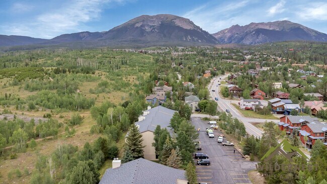 Building Photo - WINTER RENTAL 2 Bedroom/2 Bath, New Furnit...