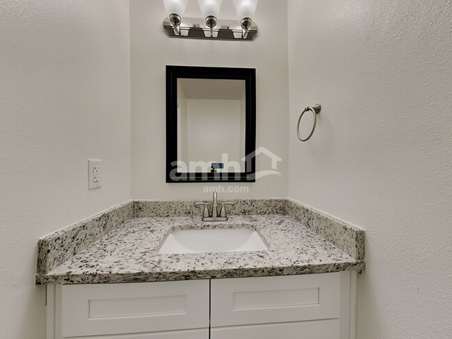 Building Photo - 712 Townsend Farm Dr