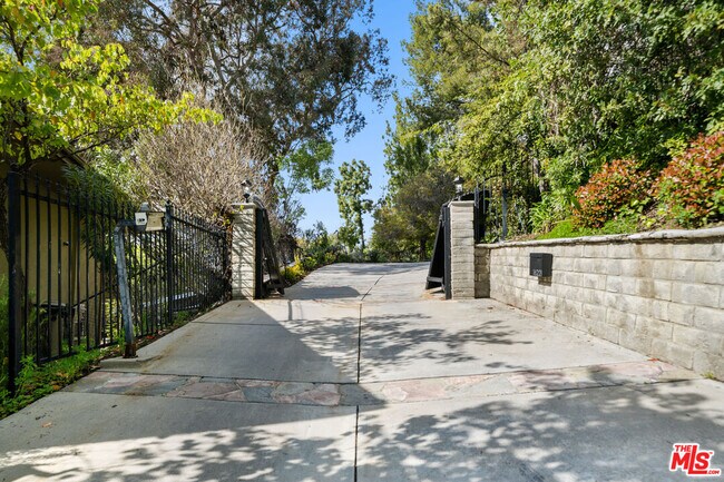 Building Photo - 16221 Elisa Pl