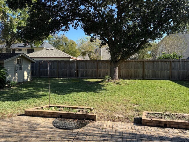 Building Photo - 523 Earls Ct Dr