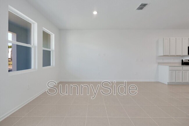 Building Photo - 2939 Maloof Dr
