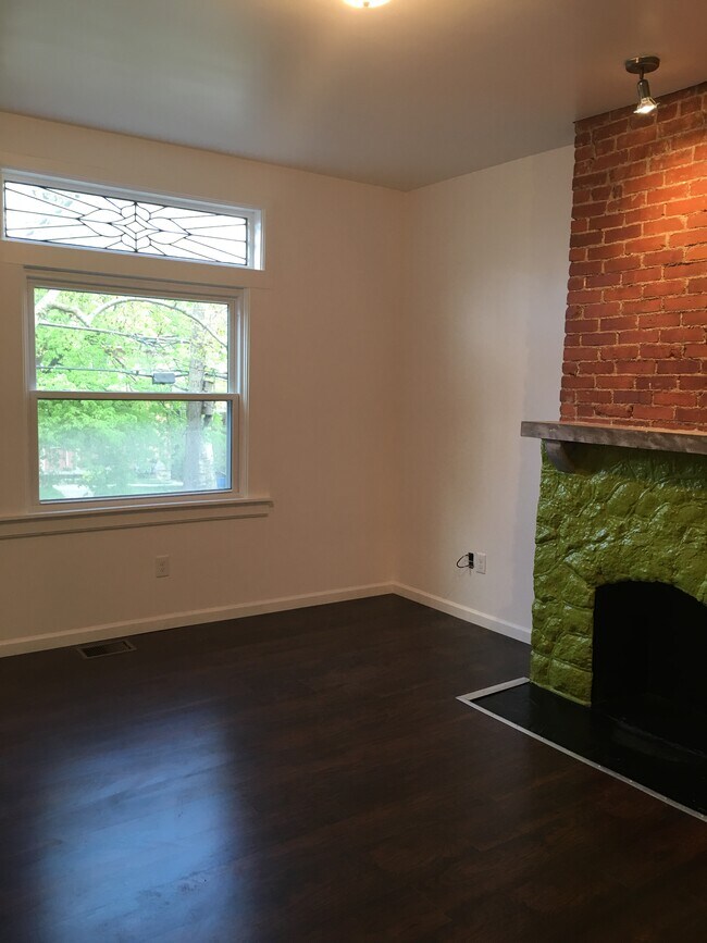 Building Photo - 3303 Iowa St