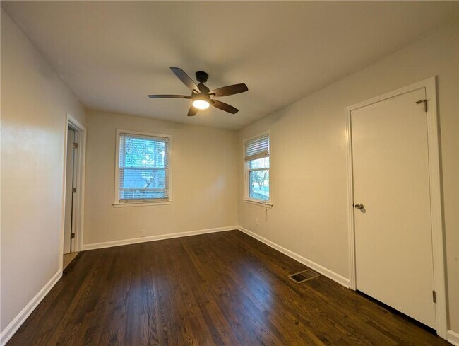 Building Photo - 1853 Boulderview Dr SE