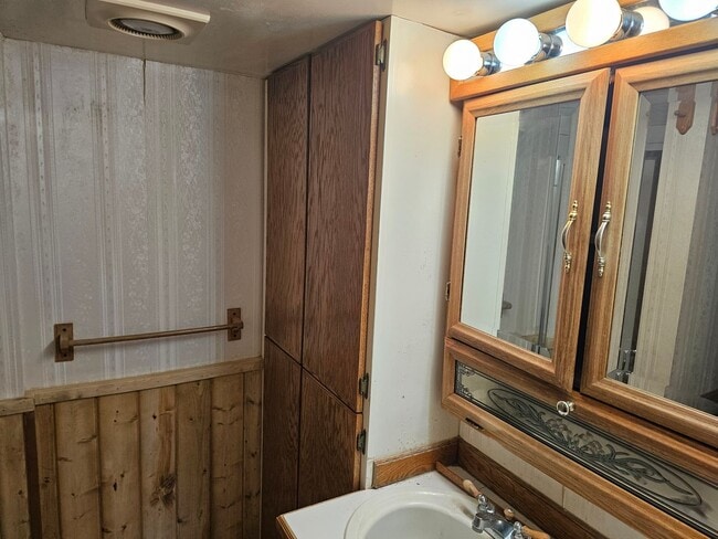 Building Photo - 1510 M Ave