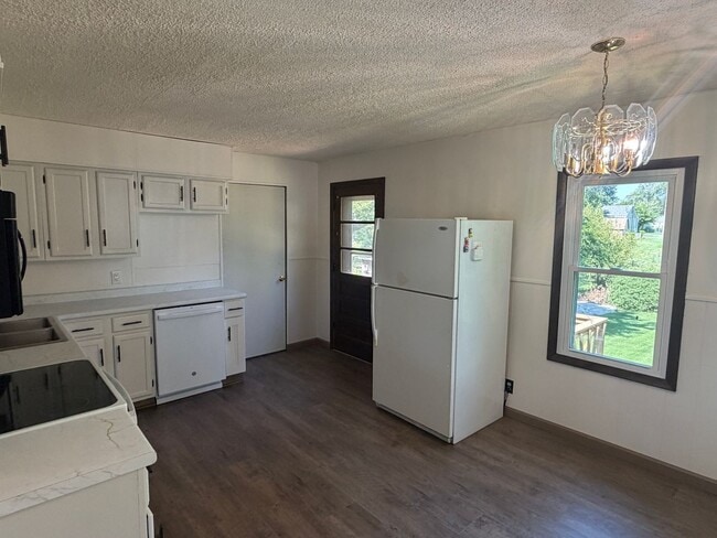 Building Photo - 203 Greenfield Dr