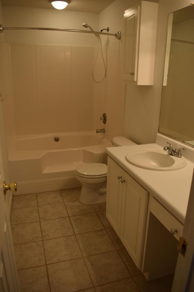 Building Photo - 2017 Caton Dr