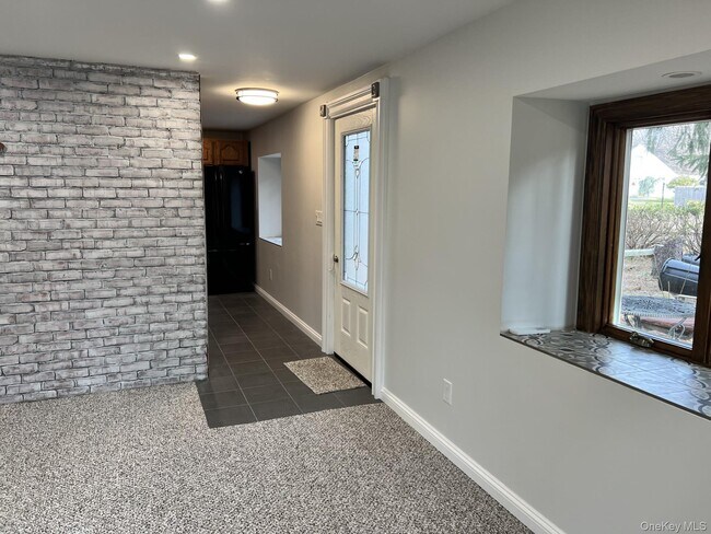 Building Photo - 24 Lindner Pl