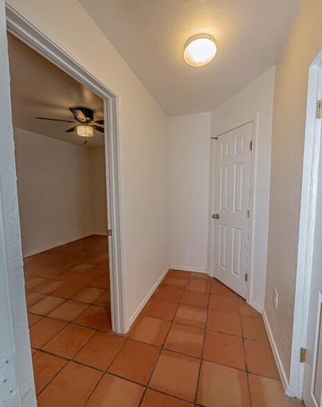 Building Photo - 33 E 400 S