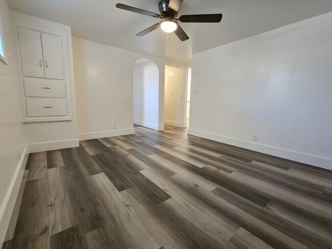 Building Photo - Newly Renovated, Clean & Bright 2 Bedroom, 1 Bathroom Apartment for Rent in Shelley - Washer/Drye...