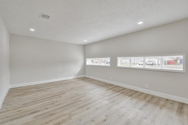 Building Photo - 12523 Drifting Winds Dr