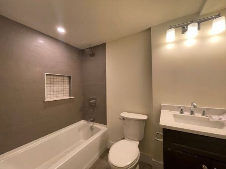 Building Photo - 23 Cameron St