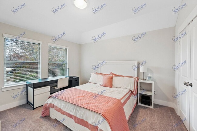 Building Photo - 7741 Reis Ln