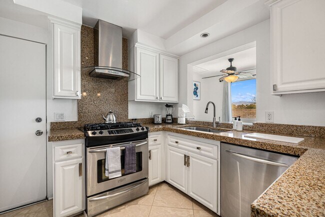 Building Photo - Sunnyside House with Pool in Palm Springs (Monthly Only - No Long Term)