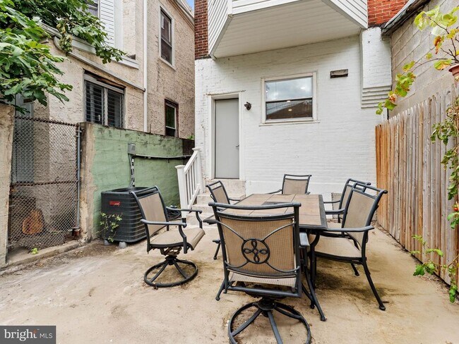 Building Photo - 1606 Wharton St