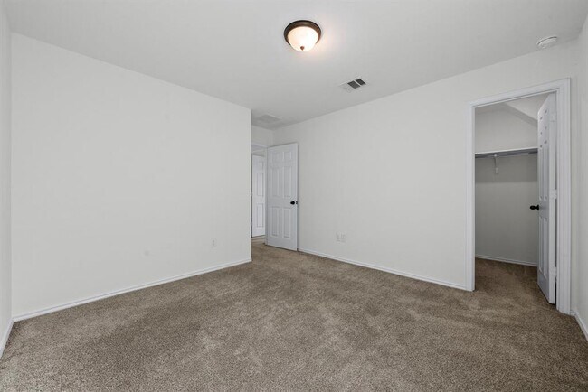 Building Photo - 544 Ayinger Ln
