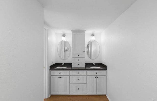 Building Photo - 6880 Hyde Park Dr