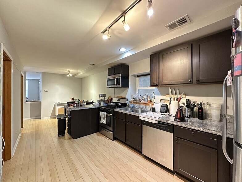 Building Photo - 1636 W Ohio St