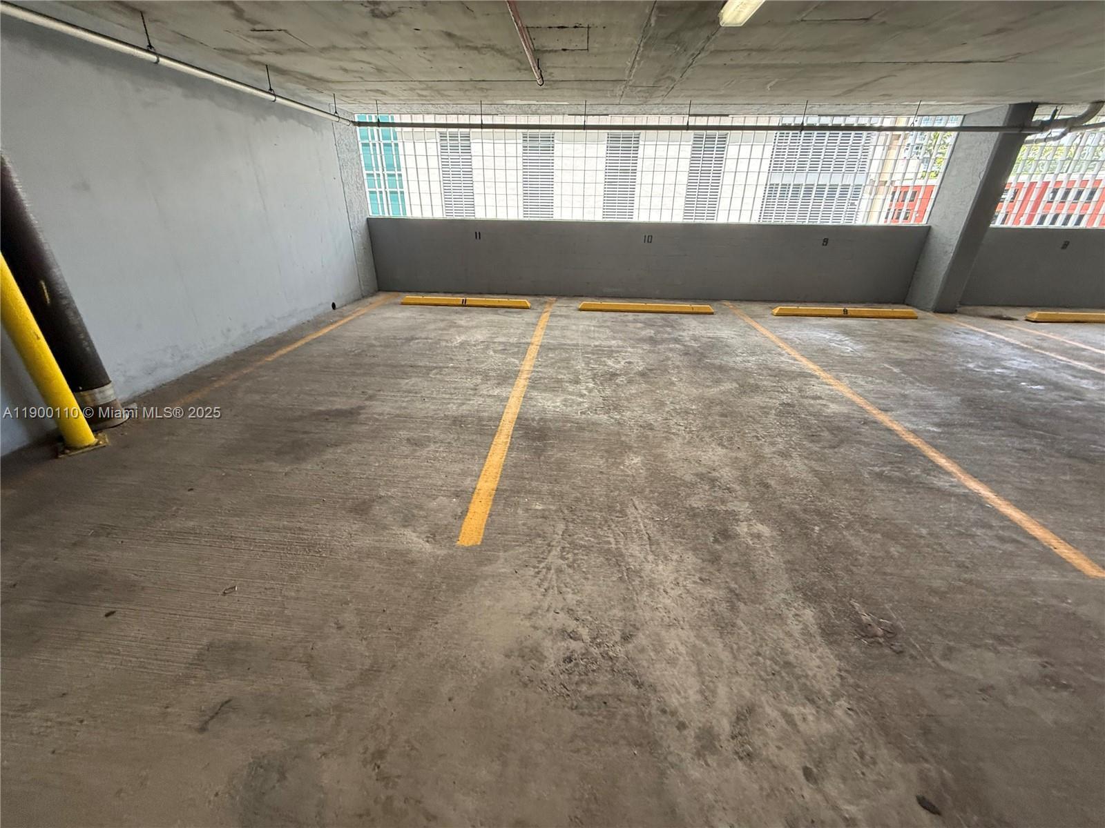 Building Photo - 1200 Brickell Bay Dr