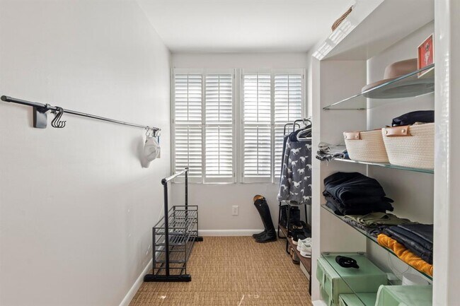 Building Photo - 1805 Brackenridge St