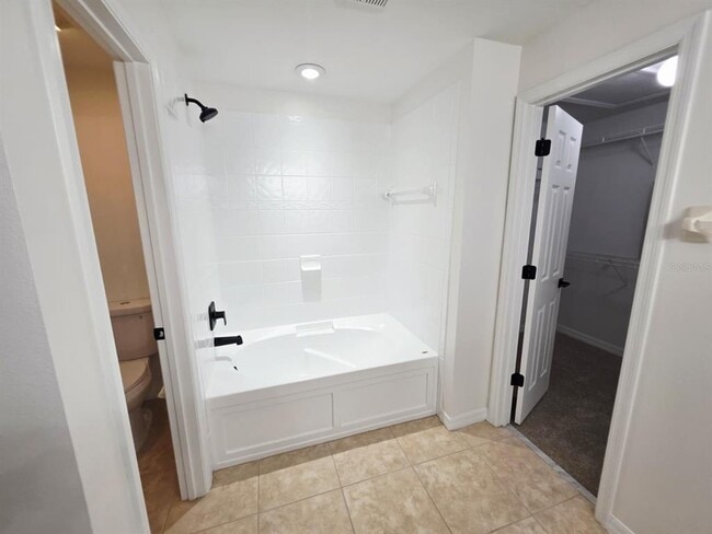 Building Photo - 9764 Tivoli Villa Dr