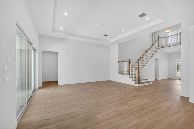 Building Photo - 9288 Crestview Cir