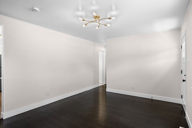 Building Photo - 7 Coville Dr