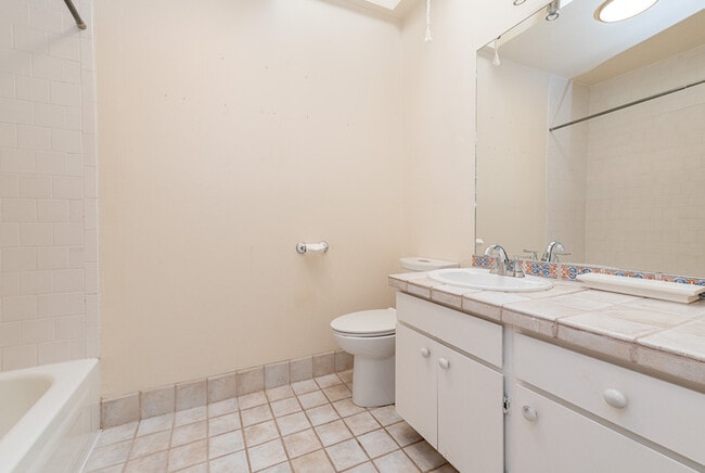 Building Photo - 3 Bedroom with Fenced in rear yard