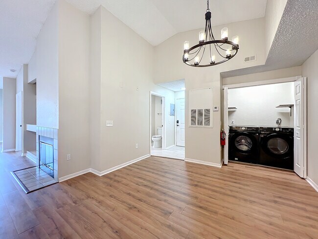 Building Photo - 13103 Mulberry Park Dr