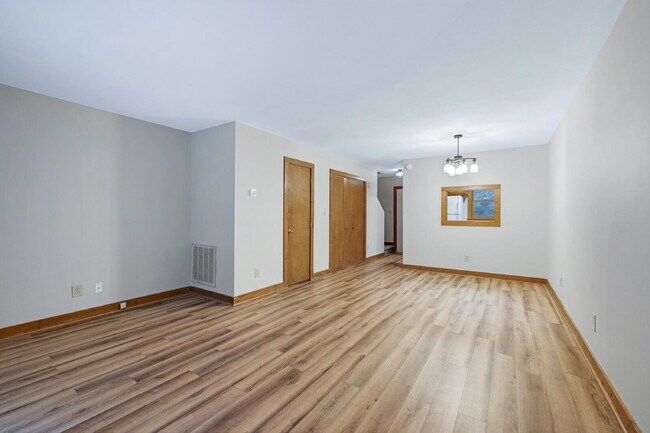 Building Photo - 5544 Kaplan Dr
