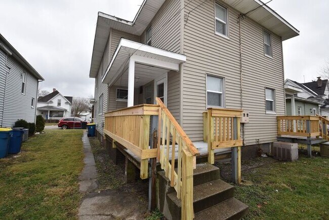 Building Photo - 2 bedroom Mishawaka Duplex