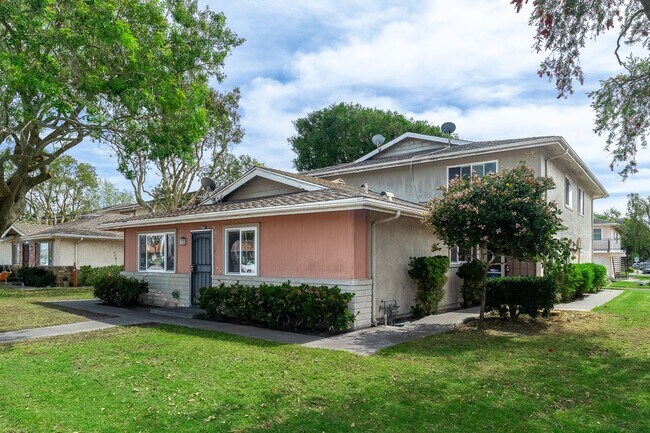 Building Photo - 2 Bedroom + 1 Bathroom Condo  | Marina Village | Port Hueneme | Unfurnished