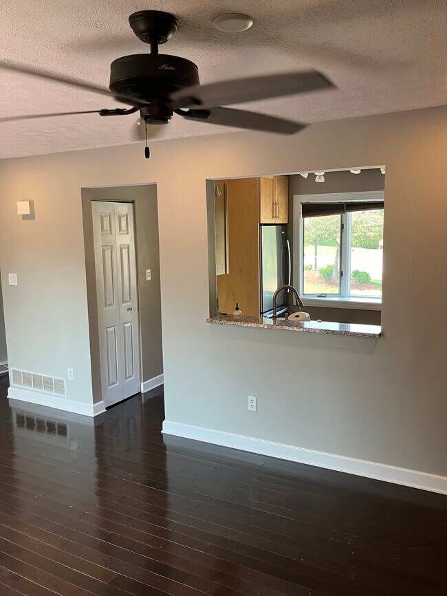 Building Photo - 77 Hennig Dr