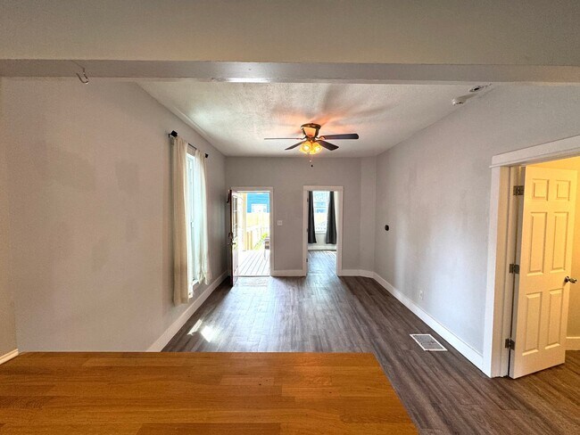 Building Photo - 1242 Cottage Ave