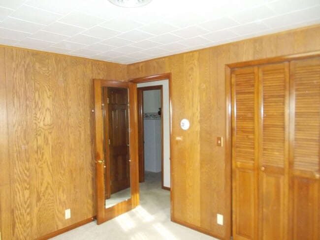 Building Photo - Spacious & Beautifully Maintained 3-Bedroo...