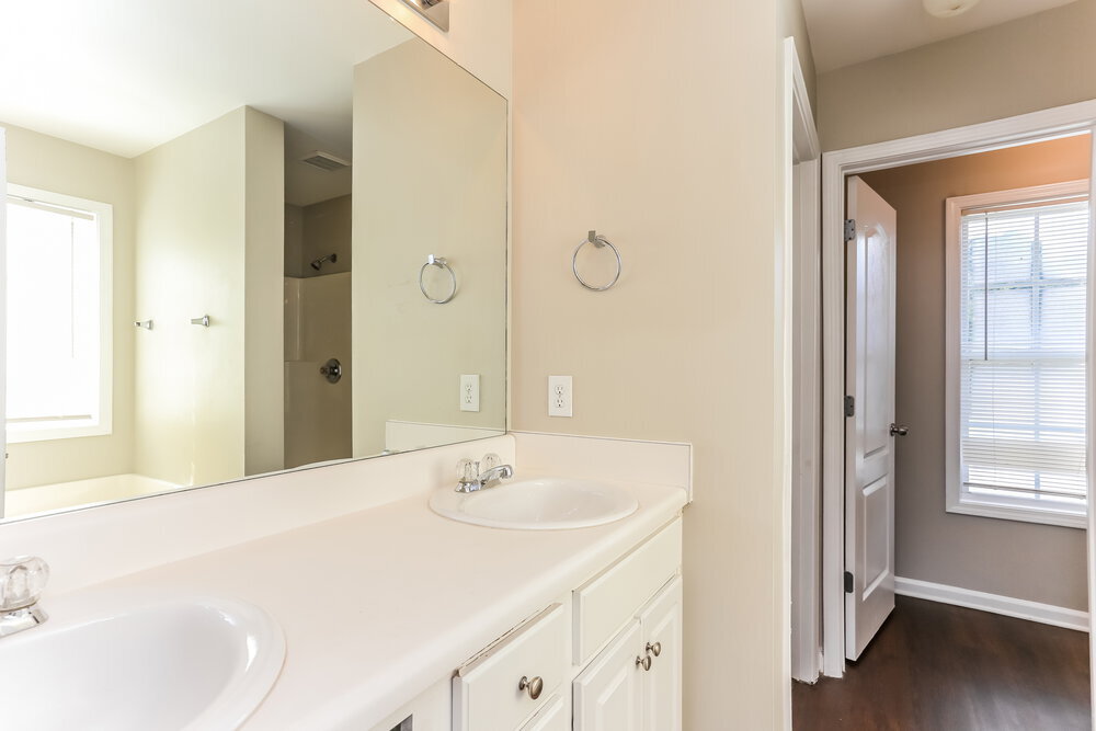 Building Photo - 4809 Camelot Dr