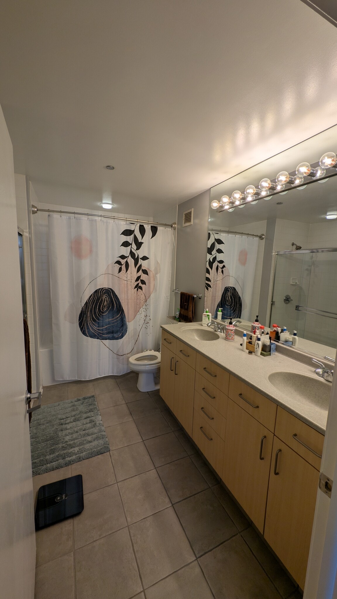 Ensuite Bathroom - 330 N Jefferson St